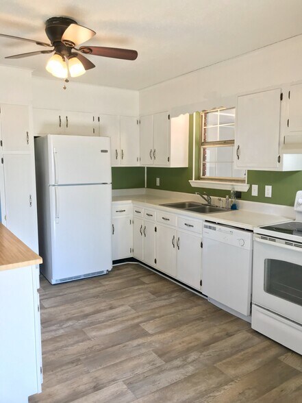 Kitchen - 9225 Amos Rd