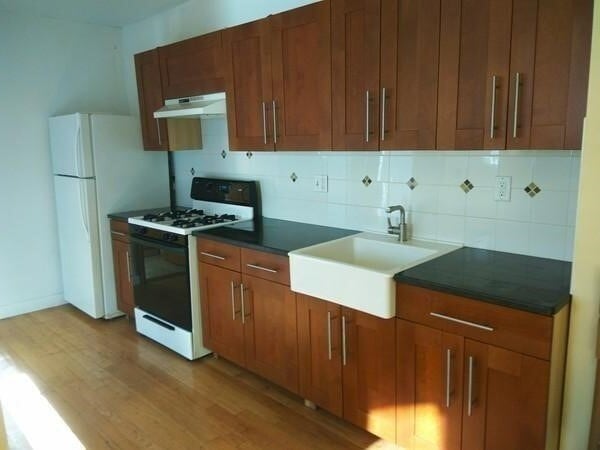 Building Photo - 79 Dalby St