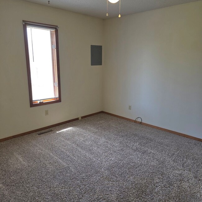 Building Photo - 436-436 E Redwood St