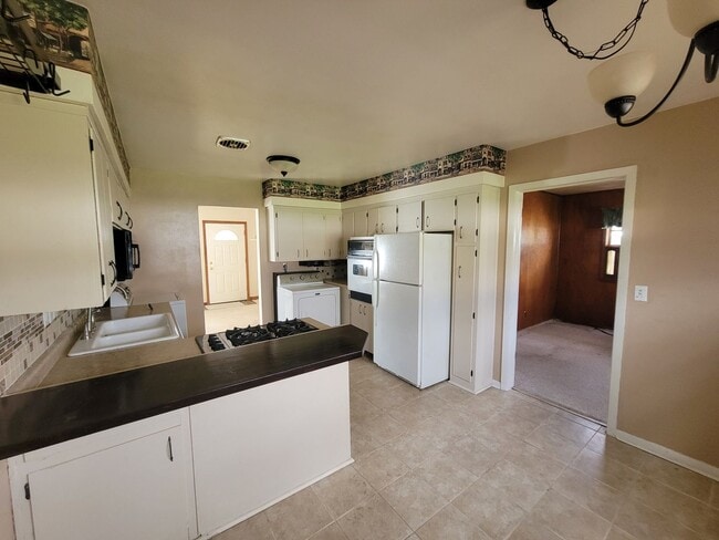 Building Photo - 3 Bed 1 Bath Home for RENT