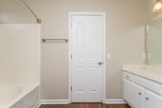 Building Photo - 2244 Rosecran Cir