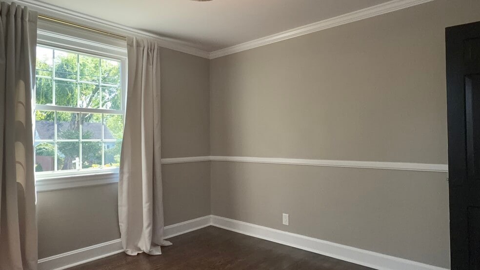 Front bedroom - 2602 W Linden Ave