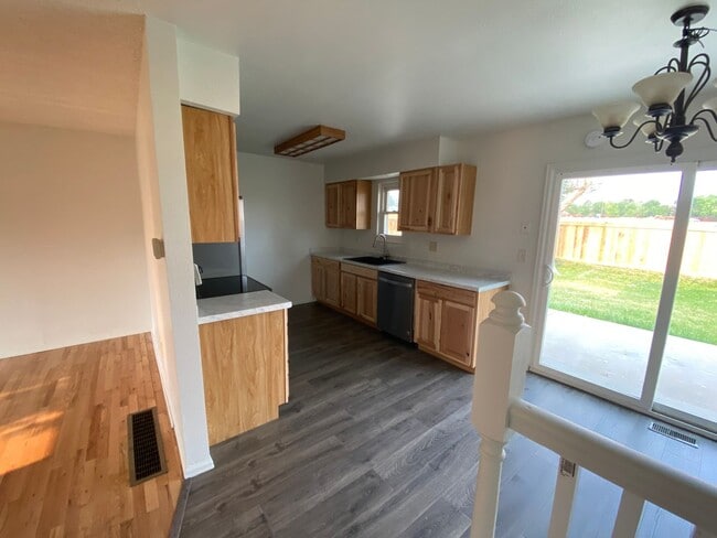 Building Photo - Family Style Home In The Coveted Marsten Neighborhood!