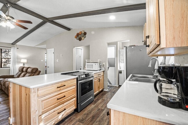 Building Photo - 103 Racquet Pl