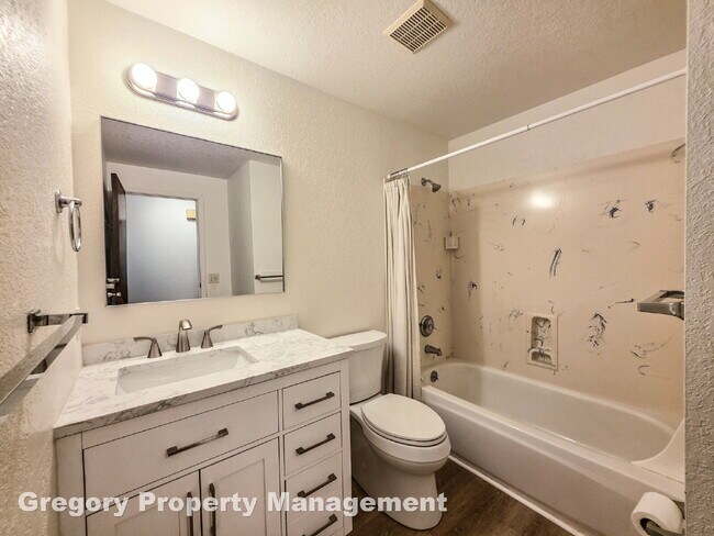 Building Photo - !! $3500 for 18 month lease !!  Private La...