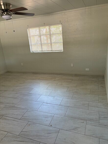 Building Photo - 250 S Grand Dr