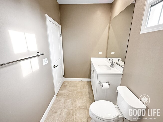 Building Photo - Stunning 3Bd/3.5Ba Home in Irvine w/Large Patio, Modern Design and 2 Master Suites!