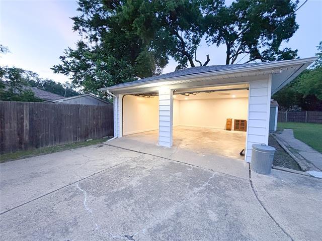 Building Photo - 2109 Highwood Dr