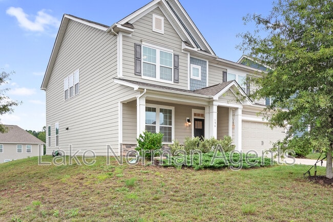 Building Photo - 196 Longleaf Dr