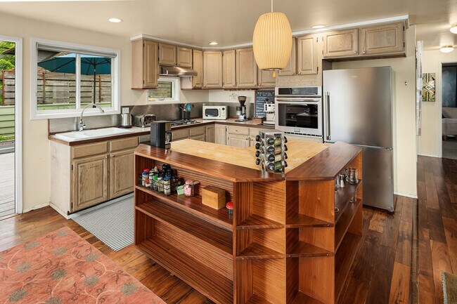 Building Photo - 401 W Galer St