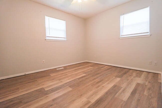 Building Photo - 3 Bed 2 Bath Sand Springs