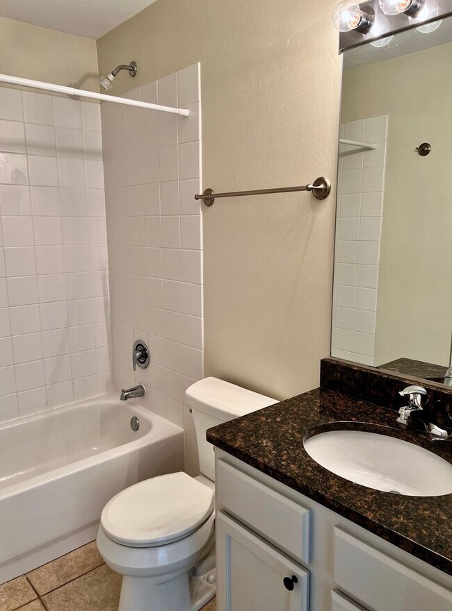 Building Photo - Bright and Relaxing 3rd floor OPEN CONCEPT 1 Bed / 1 Bath Condo For Rent! In-Unit Washer & Dryer!...