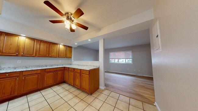 Building Photo - Elyria - updated 3 bed/1 bath townhouses for rent!