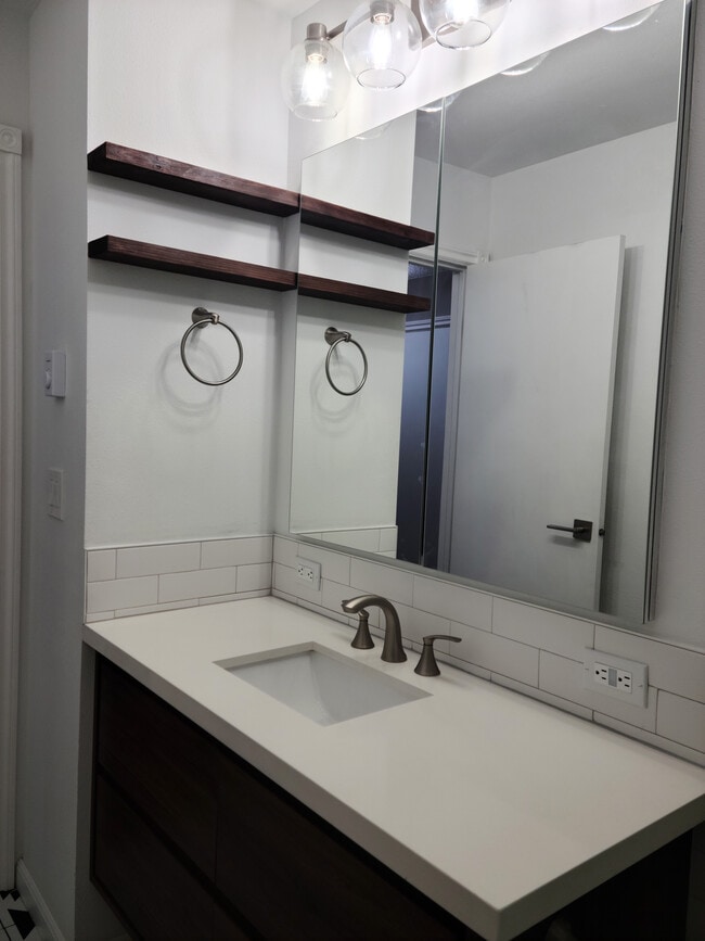 Building Photo - 17430 Ambaum Blvd S