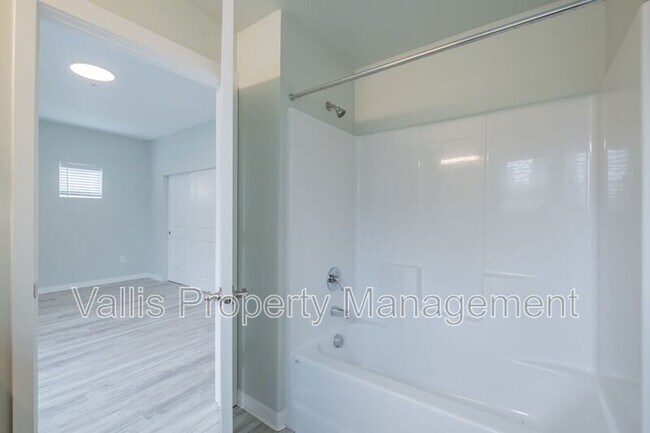 Building Photo - 13001 S Crompton Lane