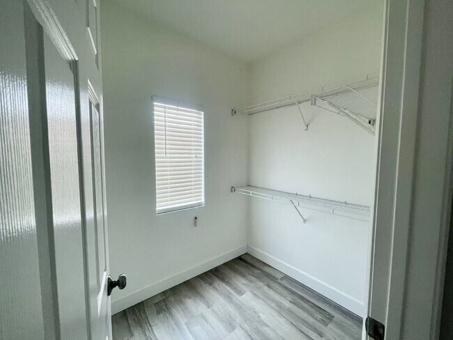 Building Photo - 9975 Peace Way