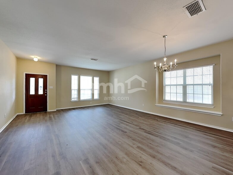 Building Photo - 23007 Airedale Ln