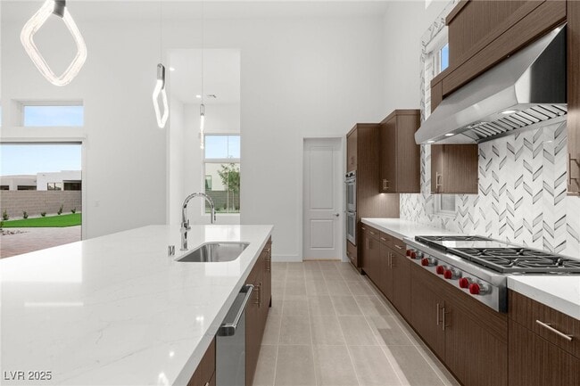 Building Photo - 10793 Vista Altura Ave