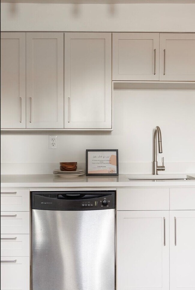 Building Photo - One bedroom loft in Midtown OKC!