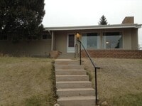 Building Photo - 3 BEDROOM 1.5 BATHROOM SINGLE FAMILY HOME