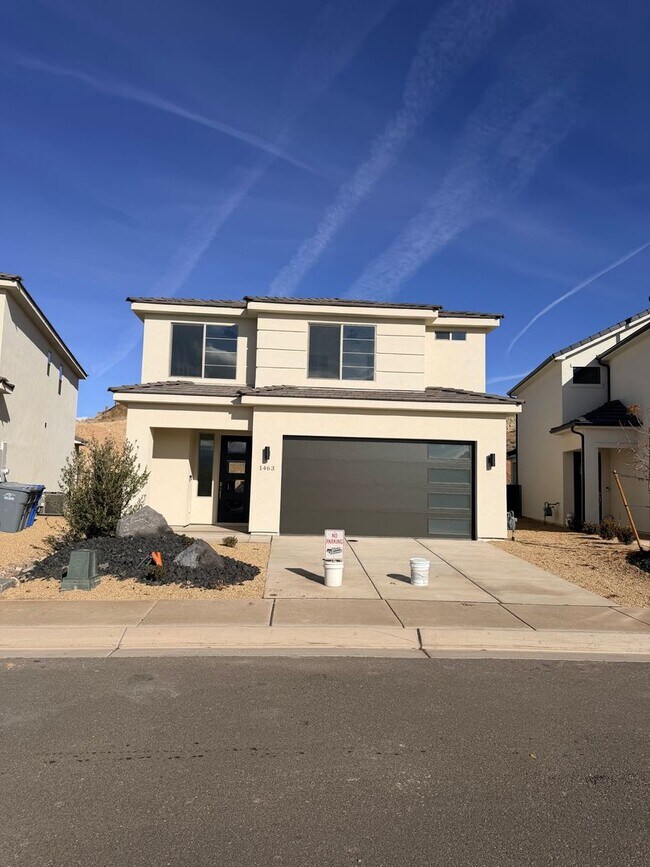 Building Photo - Beautiful Brand new 4 bedroom, 2.5 bathroom home in St George!