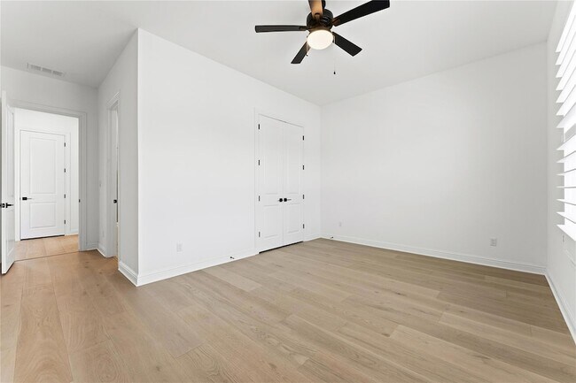 Building Photo - 704 Prairie Clover Dr
