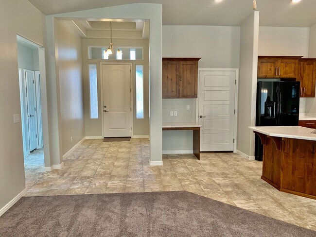 Building Photo - Beautiful 3-BR Home in Washington Fields