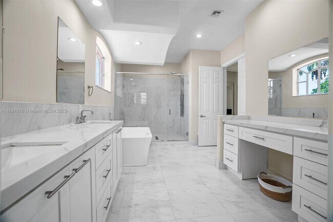 Building Photo - 1580 Shoreline Way