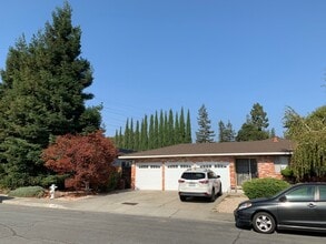 Building Photo - 1420 Village Ct