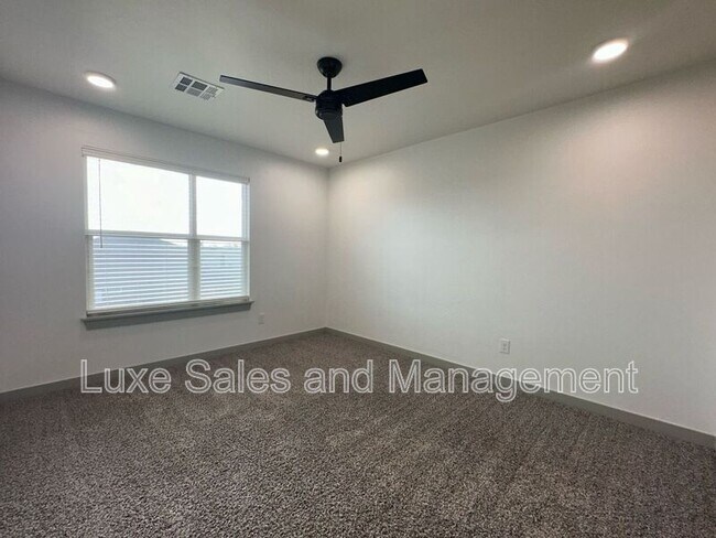 Building Photo - 7907 NW 135th Terrace