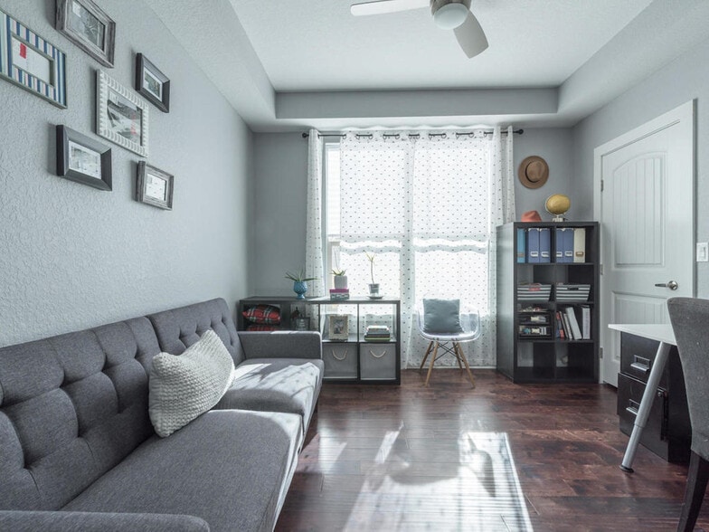 Downstairs bedroom - 503 Kemp St