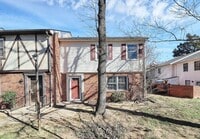 Building Photo - END UNIT 3BD/2.5BA Townhome in Lexington Commons