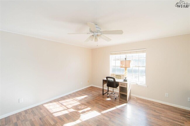 Building Photo - 2415 Ellingham