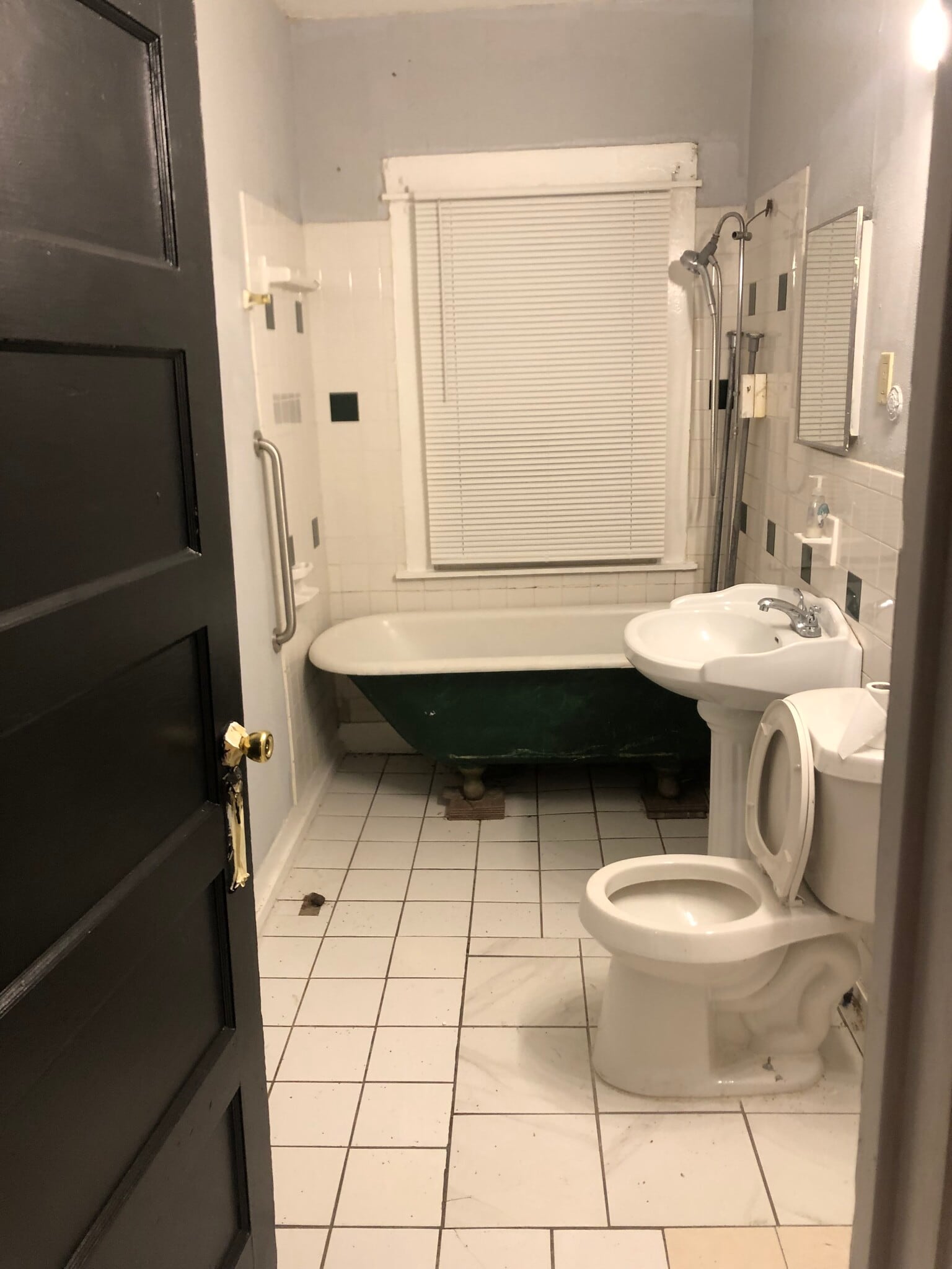 Building Photo - 450 Bryan Ave