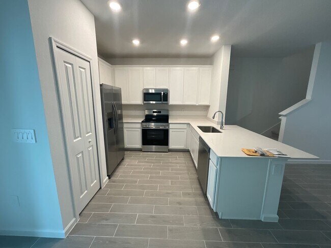 Building Photo - Oak Hammock Preserve Townhomes - New Construction - 3/2.5/1 1672 sqft ***Won't Last***