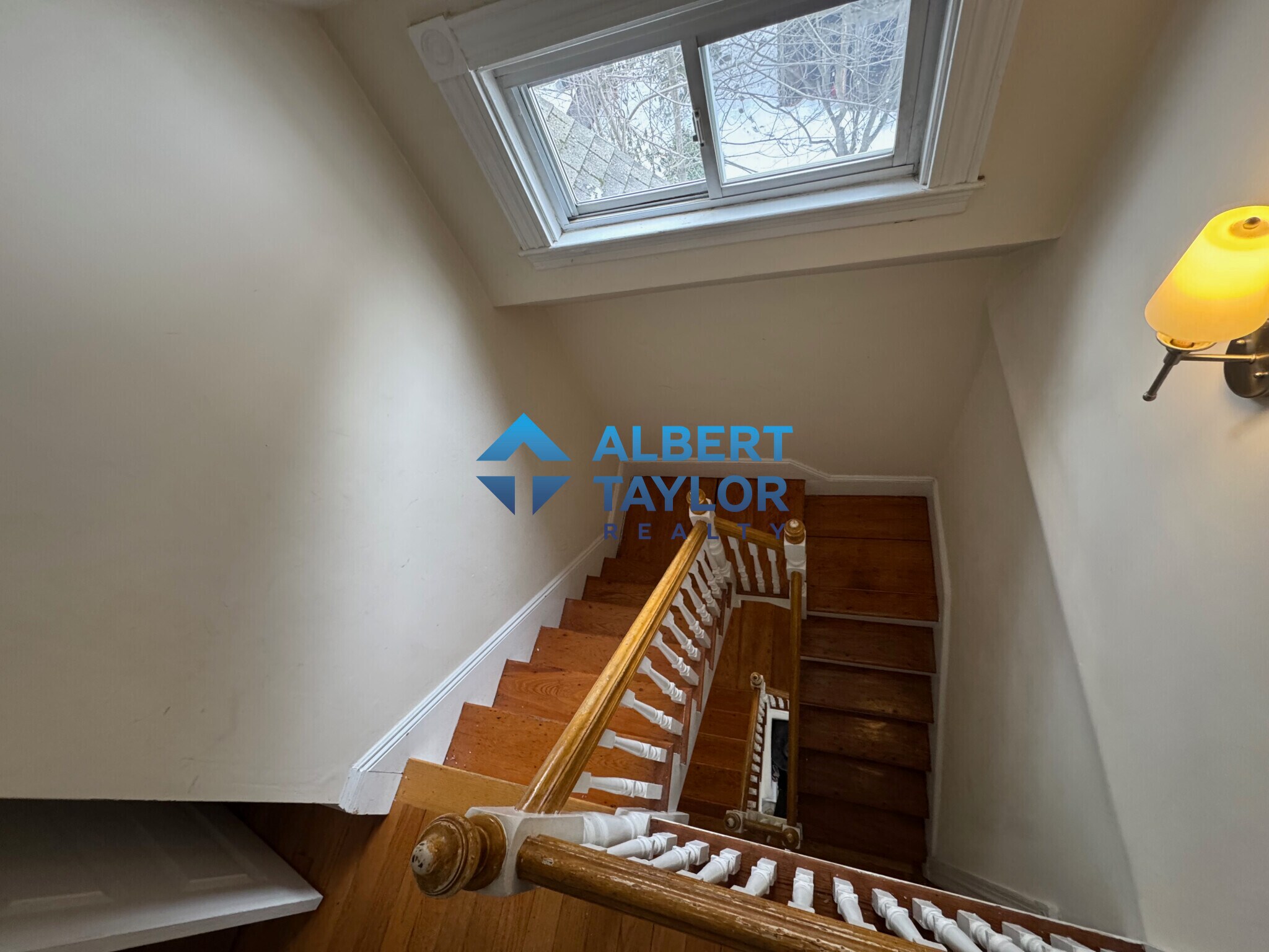 Building Photo - 1 Woodstock Ave