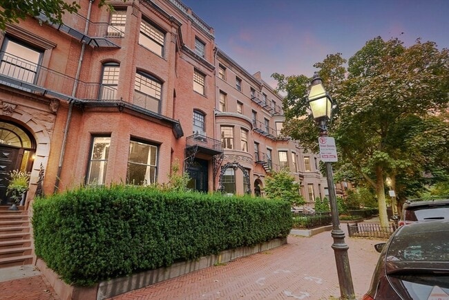 Building Photo - 183 Marlborough St