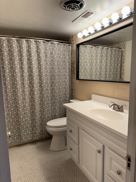 Building Photo - 2908 Monterey Ave SE