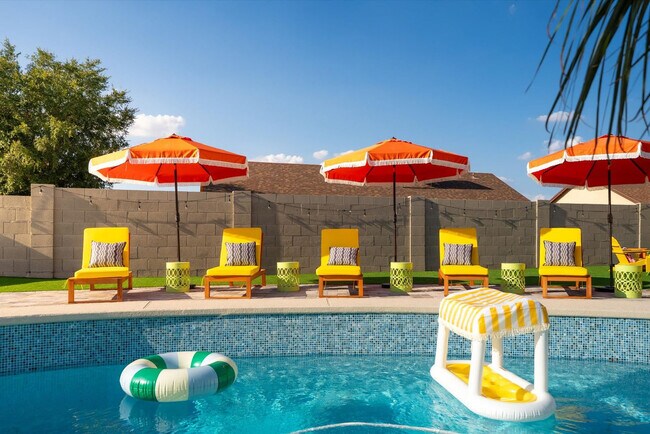 Building Photo - 7804 W Pershing Ave