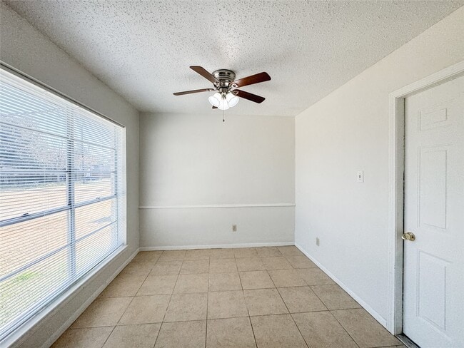 Building Photo - 1727 Junker St