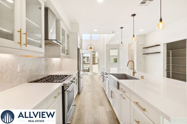 Building Photo - Gorgeous 4 Story Townhome Available in the Highly Desired 17 West Community!