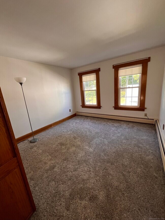 Building Photo - 702 Farmington Ave