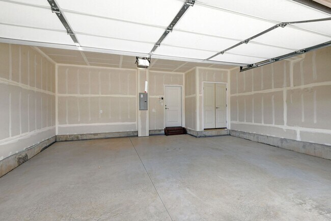 Building Photo - 4954 Denys Dr.