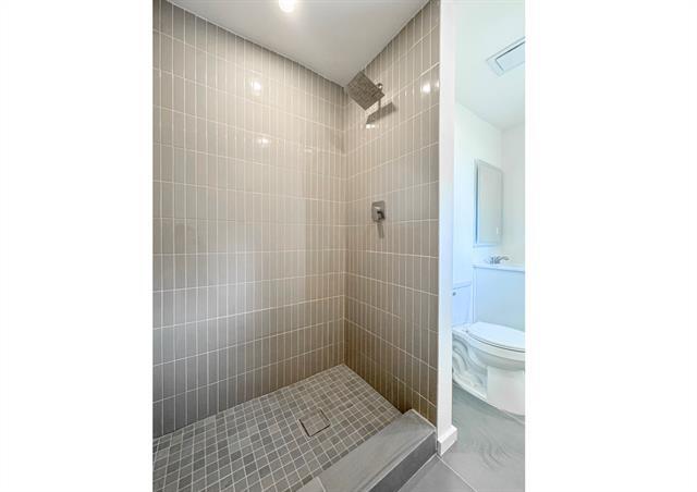 Building Photo - 312 W Little Creek Rd