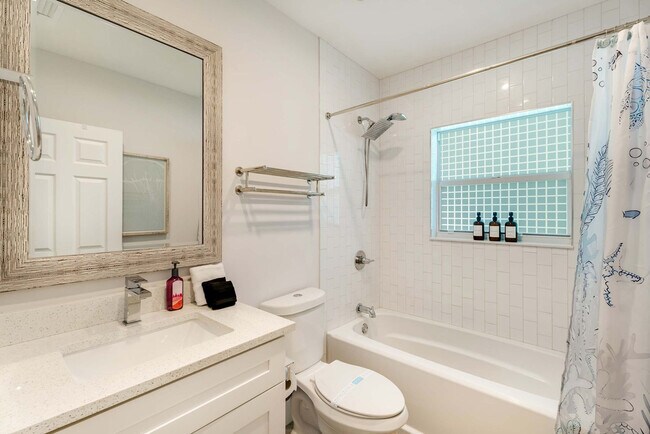 Building Photo - 1526 SW 20th Ave