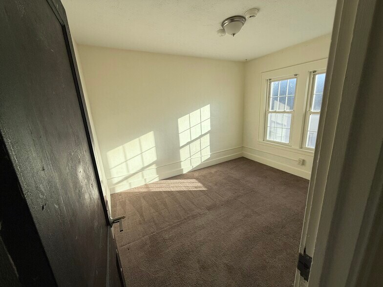 Bedroom 1 - 225 Wilmore Pl