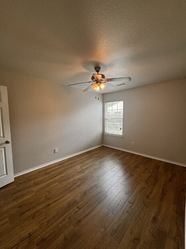 Building Photo - 11723 E Creek Ln