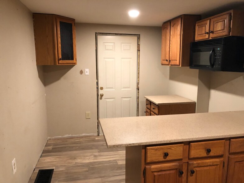 Building Photo - 502 Lucy St