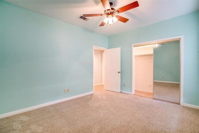 Building Photo - 3025 Hulen Ct
