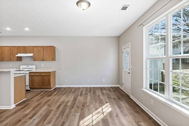 Building Photo - 2/2.5 Townhome in Great Flowery Branch loc...